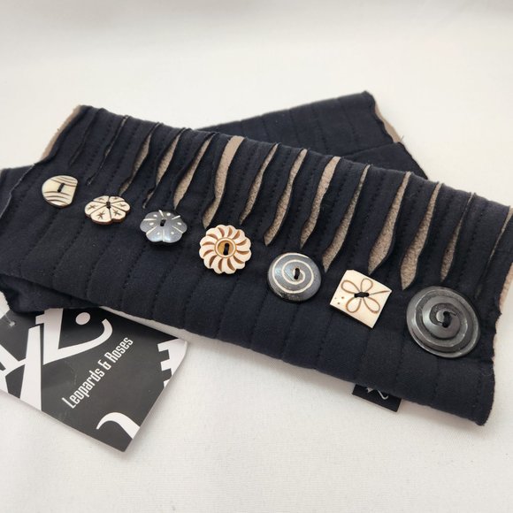 Leopards & Roses Wearable Art For The Funky At Heart Gloves - Picture 9 of 15